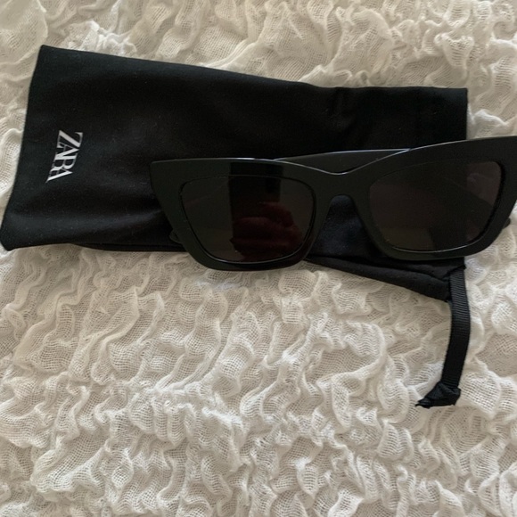 Brand new without tag Zara cat eye sunglasses 🕶️ - Picture 3 of 3